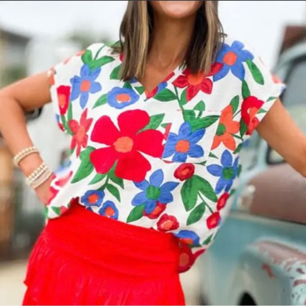 🎉❤️NEW Maggie Red Multicolor Floral Top Shirt Size Small